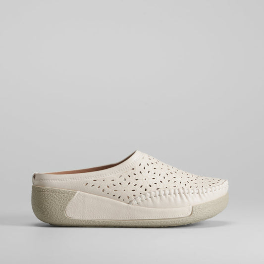 Zueco blanco troquelados de COMFEET