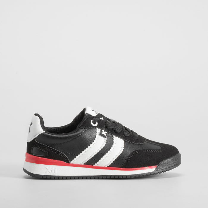 Sneaker negra XTI