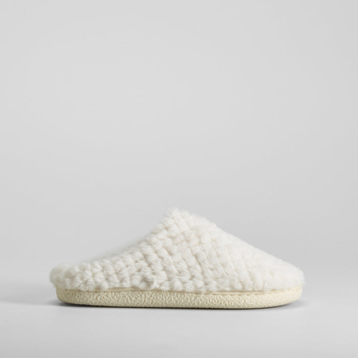 Zapatilla casa pelo grabada blanca OLYNE