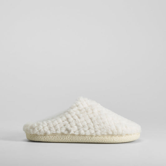 Zapatilla casa pelo grabada blanca OLYNE