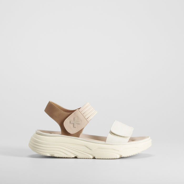 Sandalia cuña tiras perfos beige XTI