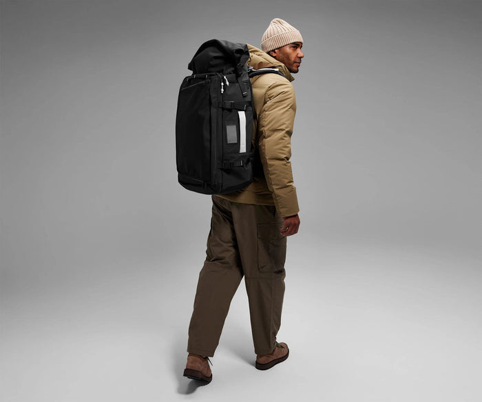 6'2" person wearing the 55L Boot Bag and winter clothes
// Model is 6’2”