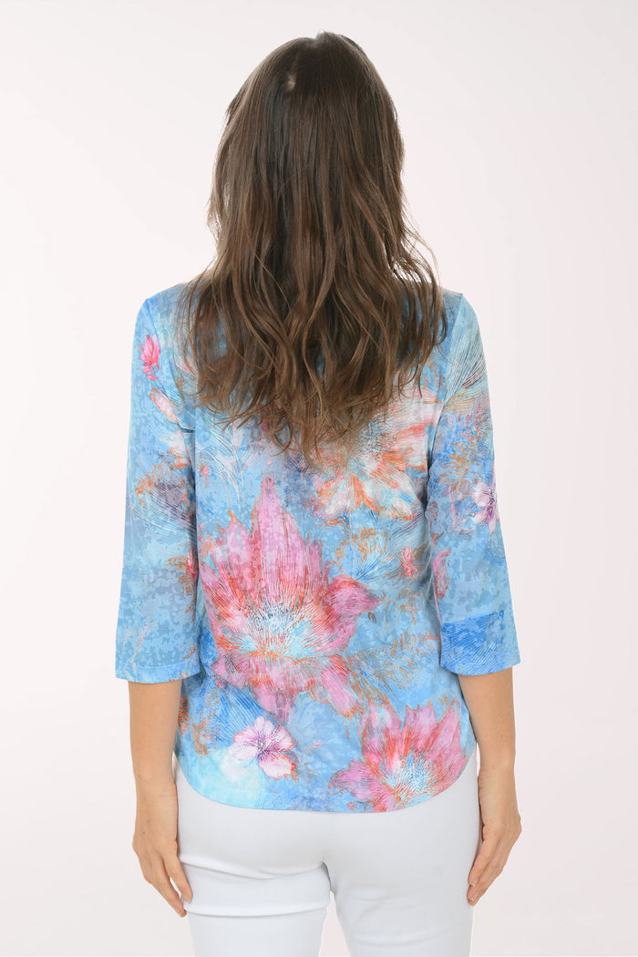 Woman wearing a multicolored 3/4 sleeve top.
