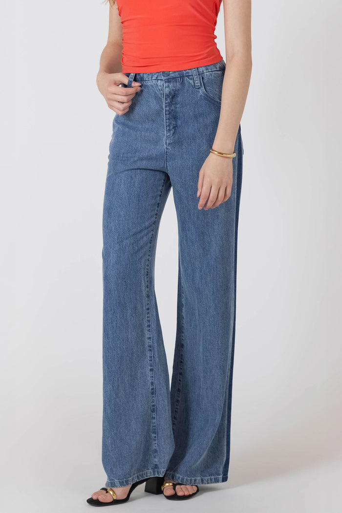 CONTRAST BLUE WASH