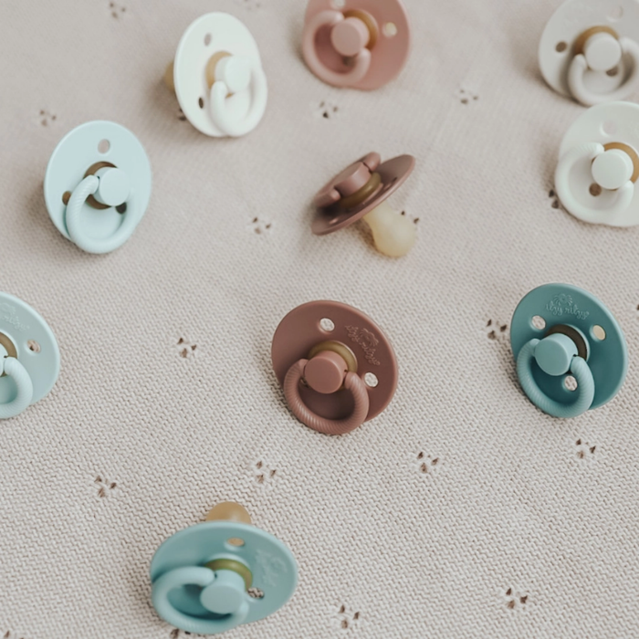 Itzy Soother™ Natural Rubber Pacifier Set