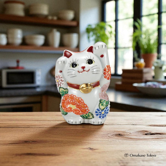Kutaniyaki Maneki Neko Figurine, Pottery