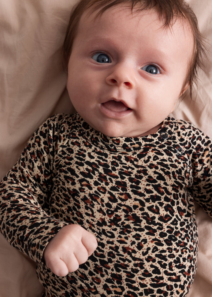 Baby i body i leopardprint