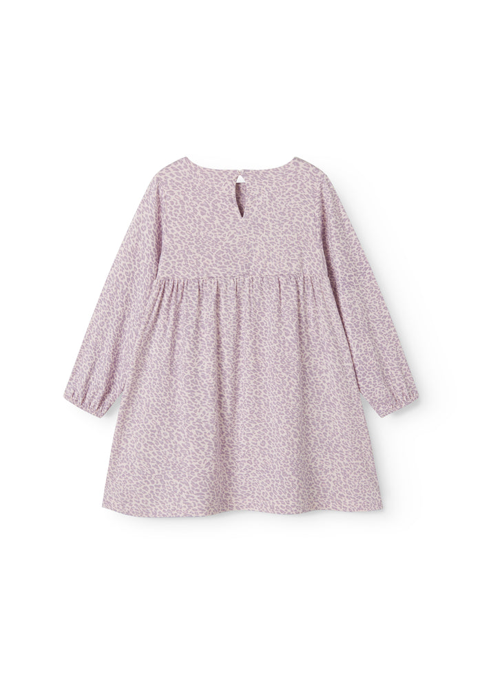 Lang-sleeved lyserød leopard dress for children with elastic in the sleeves and a snap closure at the back.
