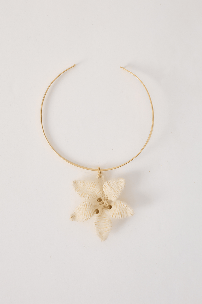 Natural And Gold Hibiscus Straw Open Necklace_6