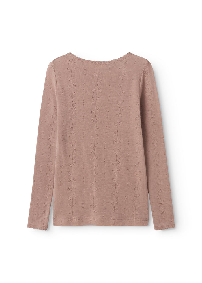 Ryg på rosa uld T-shirt med rund hals og lange ærmer i pointelle-strik.