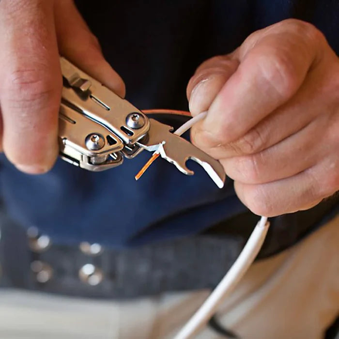 Leatherman Wingman: פתיחת להב ביד אחת לנוחות מירבית